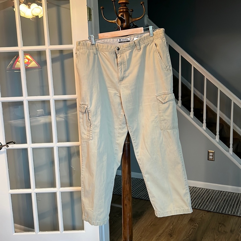 Columbia men’s large khaki cargo pant. Okay condition.